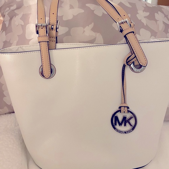 SOLD..SOLD……Micheal Kors Jet Setter Tote - Picture 2 of 9
